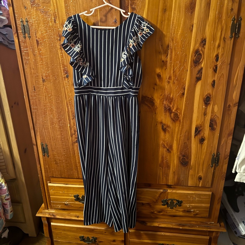 Pre-Owned Girls Size 12 Navy and White Striped Jumpsuit with Ruffle Sleeves